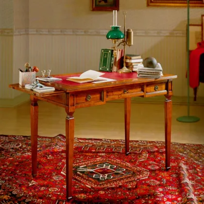 Zdjęcie Oryginalne biurko ze skórzanym blatem