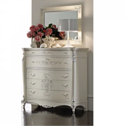 Zdjęcie Piękna barokowa komoda do sypialni