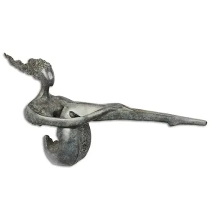 Zdjęcie Rzeźba siedzącej kobiety w stylu modernistycznym z brązu