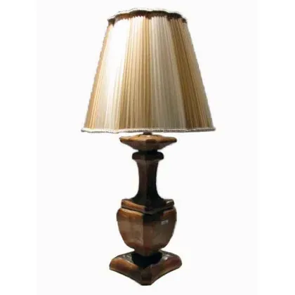 Zdjęcie Lampa z rzeźbionego drewna w kształcie elementu balustrady