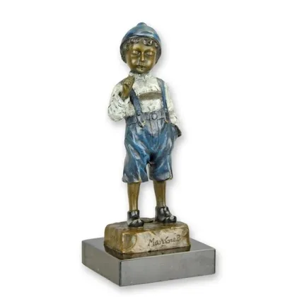 Zdjęcie Stylowa rzeźba przedstawiająca młodego palacza z brązu