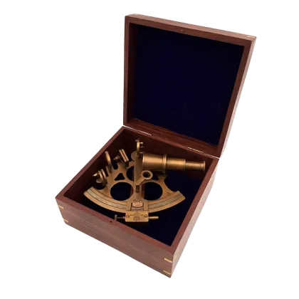 Zdjęcie Duży sekstans mosiężny w pudełku drewnianym