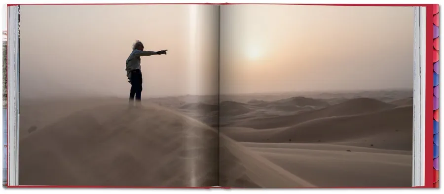 obrazek 5 Książka Christo and Jeanne-Claude. Barrels and The Mastaba 1958–2018 - Taschen