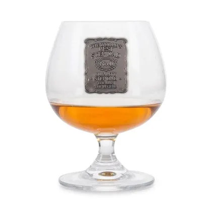 Zdjęcie Wyjątkowy prezent dla „ojczyma nr 1 w kategorii jakości” – kieliszek do brandy