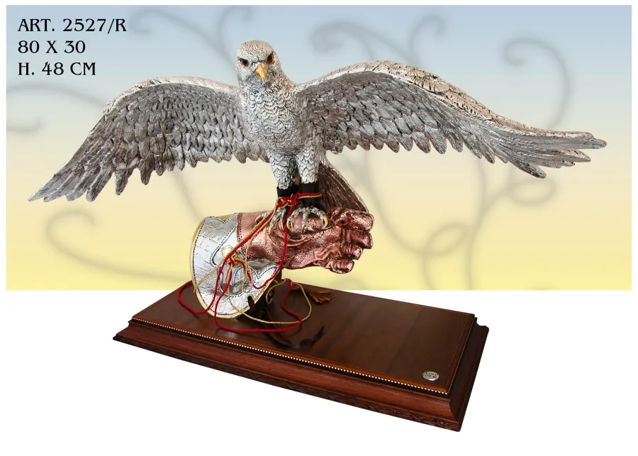 obrazek 1 Biały orzeł siedzący na dłoni