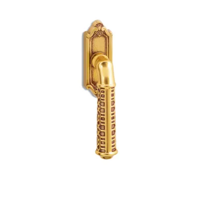 Zdjęcie Mosiężna klamka okienna Giza w złotym wykończeniu