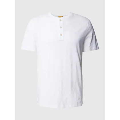 Zdjęcie T-shirt z wyhaftowanym logo