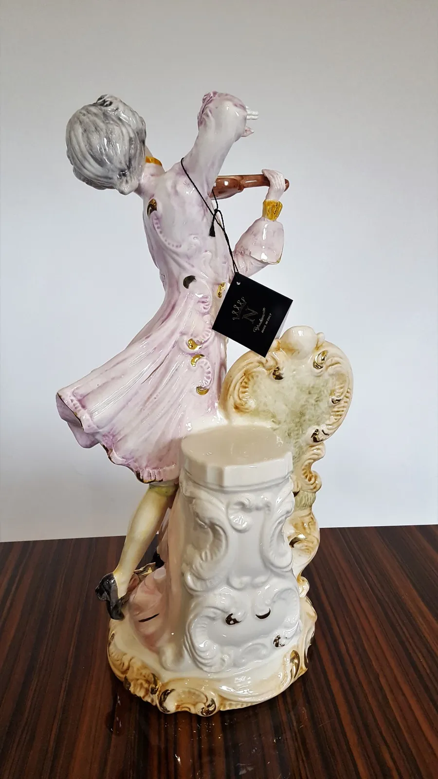 picture 4 Ceramic man