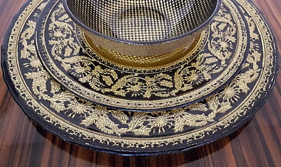 obrazek 11 Zjawiskowy duży talerz marki VG ze szkła ze złotem i czernią