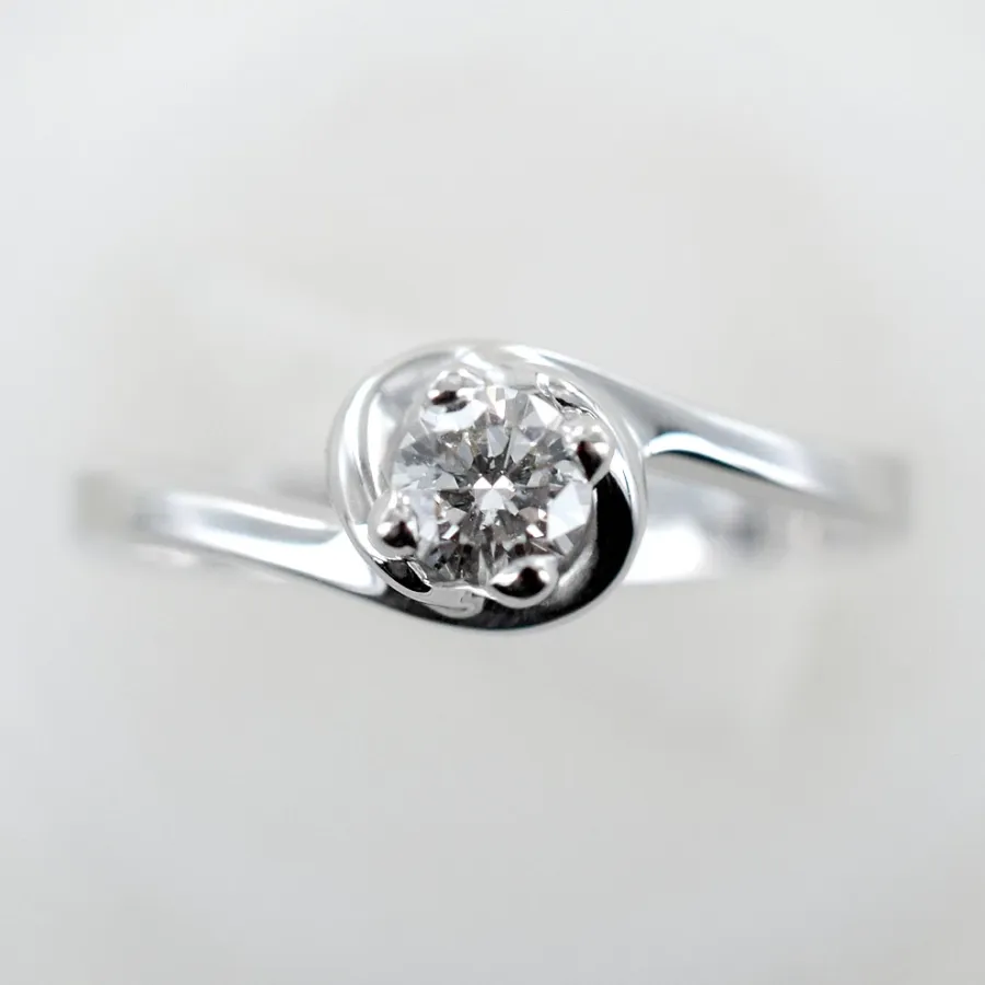 obrazek 4 Wyjątkowy pierścionek Solitaire z brylantem 0,24 ct