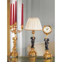 Zdjęcie Włoskie dekoracje na biurko - zegar, świecznik, lampa