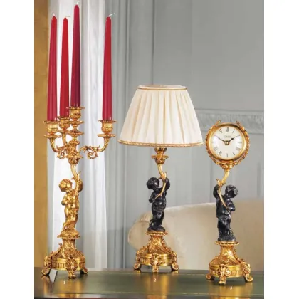 Zdjęcie Włoskie dekoracje na biurko - zegar, świecznik, lampa