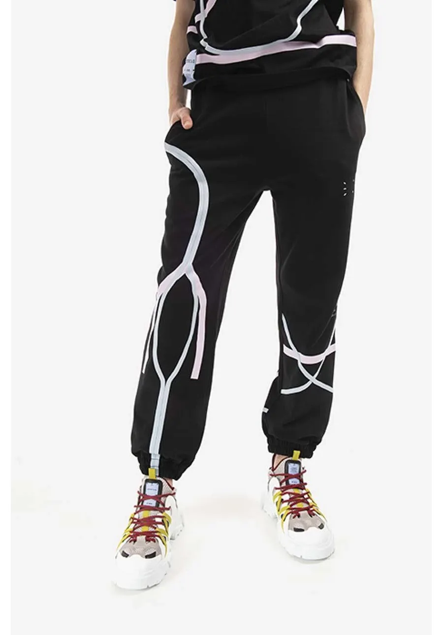 obrazek 1 MCQ spodnie dresowe bawełniane Taped kolor czarny wzorzyste 647262RST771000-BLACK