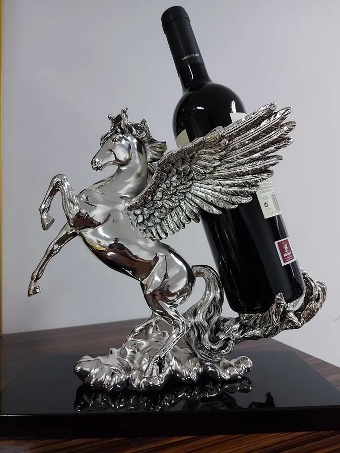 Picture Figura skrzydlatego konia - podstawka na wino - ArtBe
