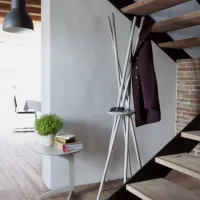 Zdjęcie Drewniany wieszak na ubrania Stecco