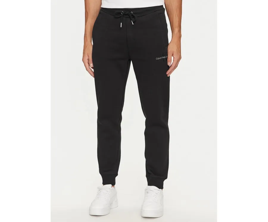 obrazek 1 Calvin Klein Jeans Spodnie dresowe Monologo J30J325658 Czarny Regular Fit