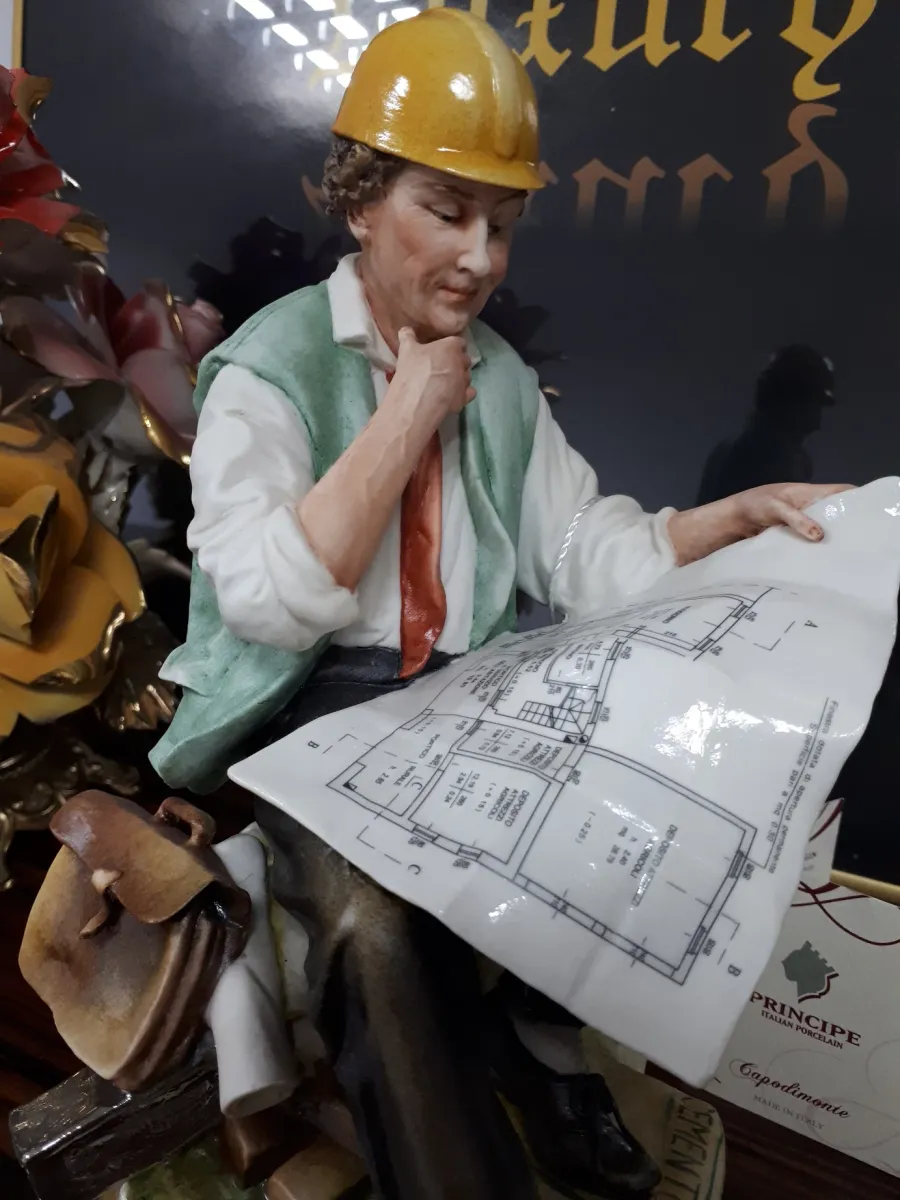 obrazek 7 Stylowa porcelanowa figurka inżyniera