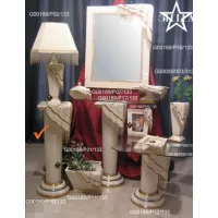 Picture Luxurious ceramic column in gold and pearls