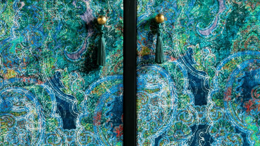 obrazek 5 Nietuzinkowa komoda  wykonana z forniru , mosiądzu i tkaniny najwyższej jakości - Spilla Marocchina