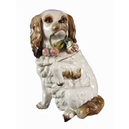 Zdjęcie Białe ceramiczne pudełko na cukierki z ręcznie malowaną polichromowaną dekoracją