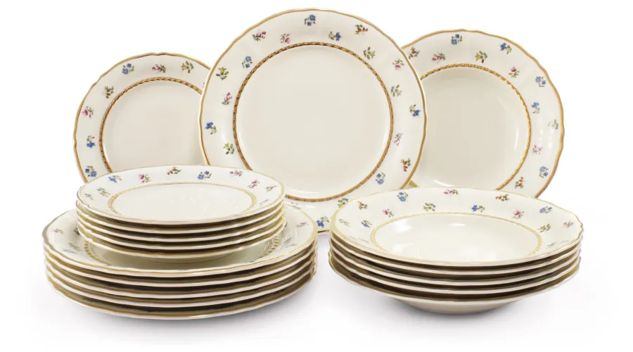 obrazek 1 Piękny stylowy 18-elementowy komplet porcelanowych talerzy zdobiony motywem kwiatów – Leander