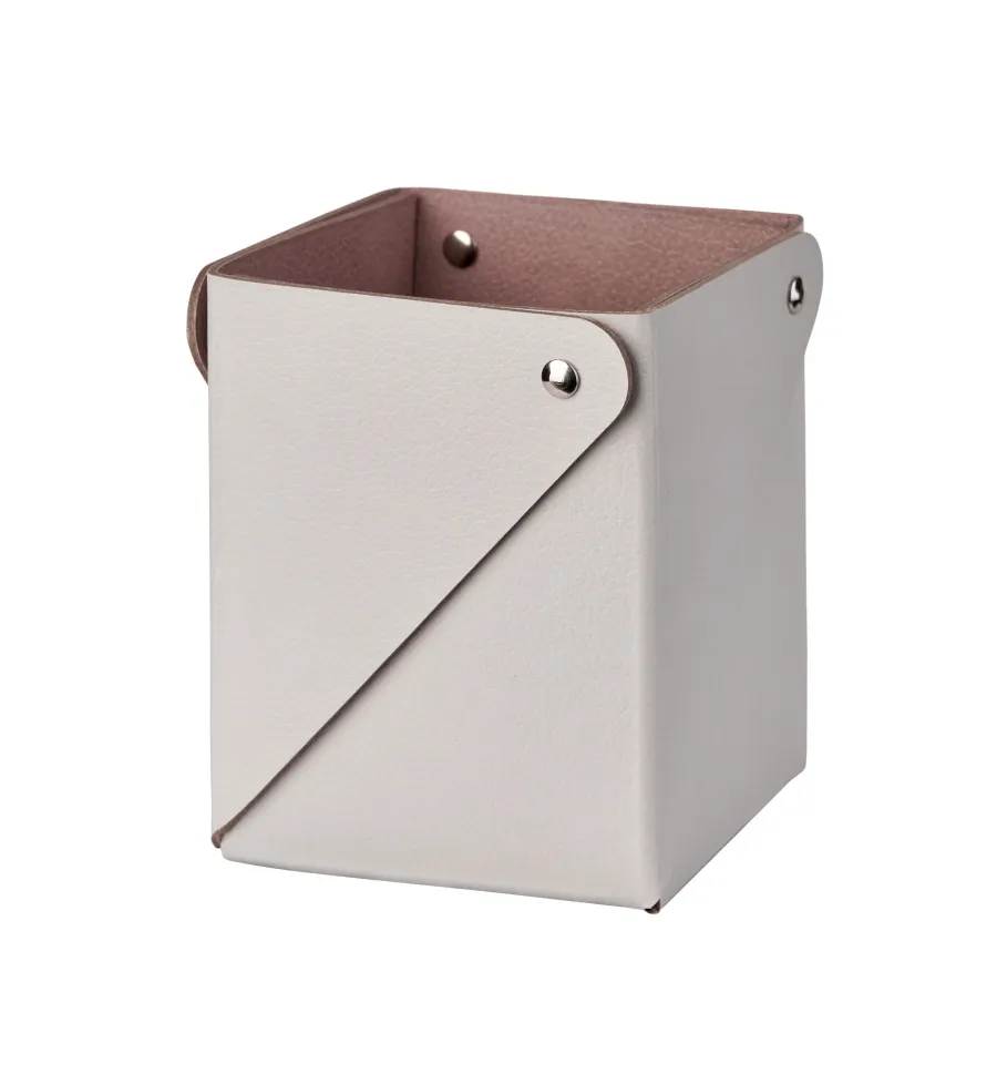 obrazek 1 Skórzany pojemnik Miu o wymiarach 7x7xH8 cm w kolorze perłowym