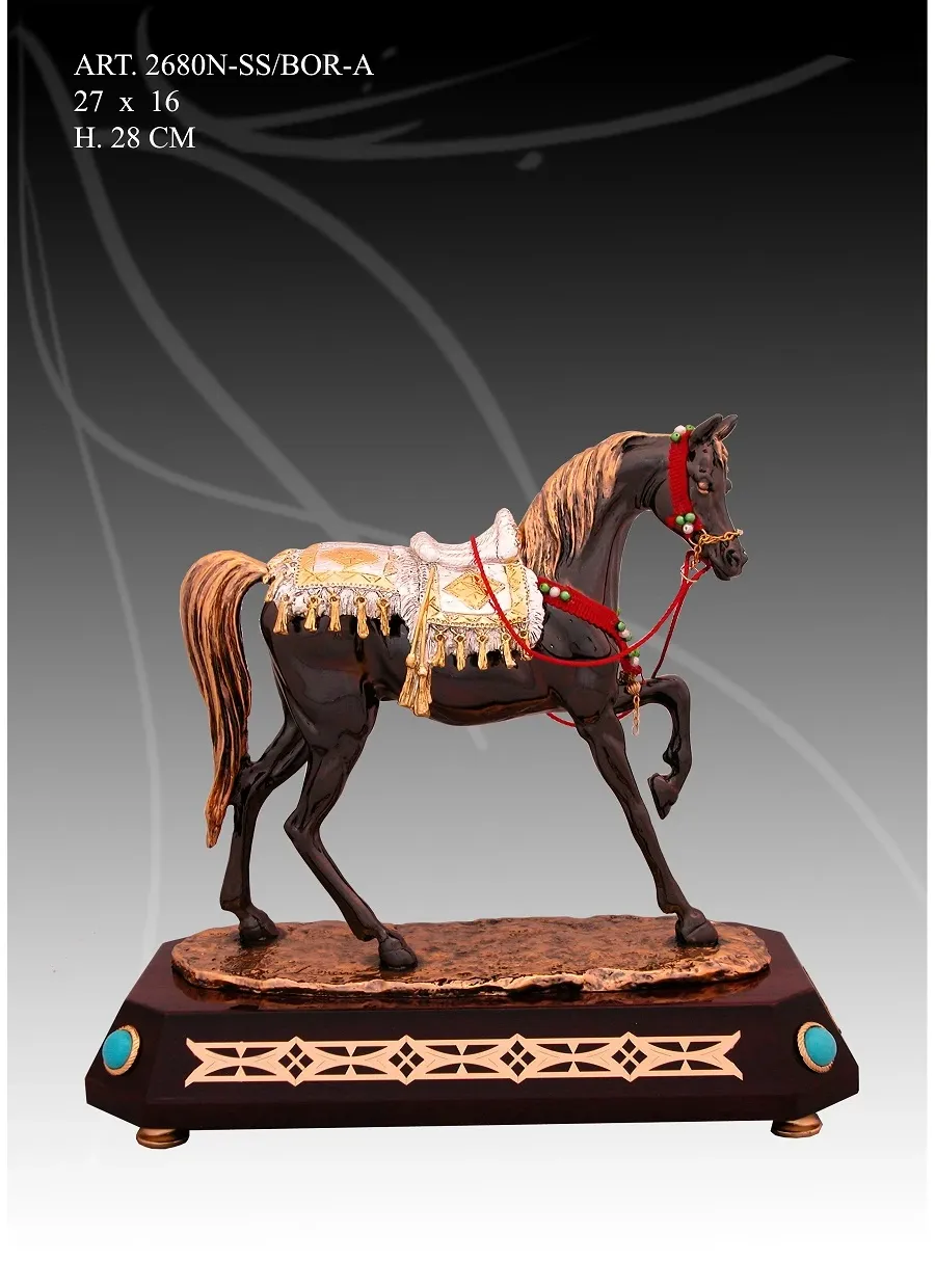 obrazek 1 Piękna figura czarnego konia królewskiego