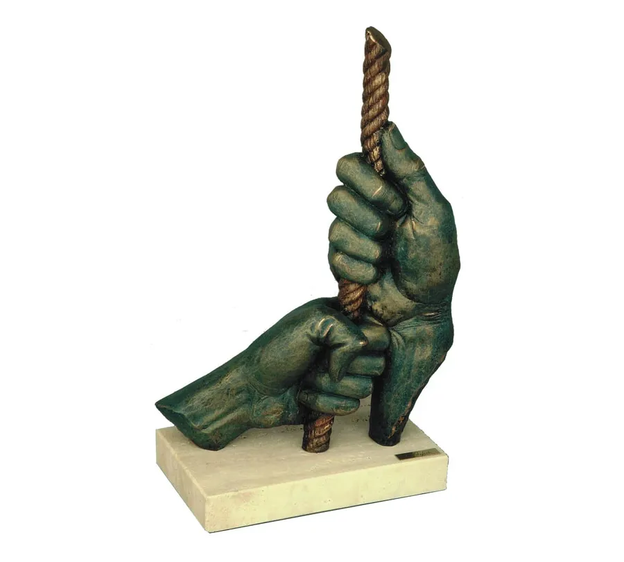 obrazek 1 Niepowtarzalna statuetka - ręce zaciśnięte na linie