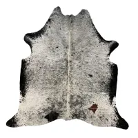 Zdjęcie Osobliwy dywan ze skóry bydlęcej do salonu lub sypialni