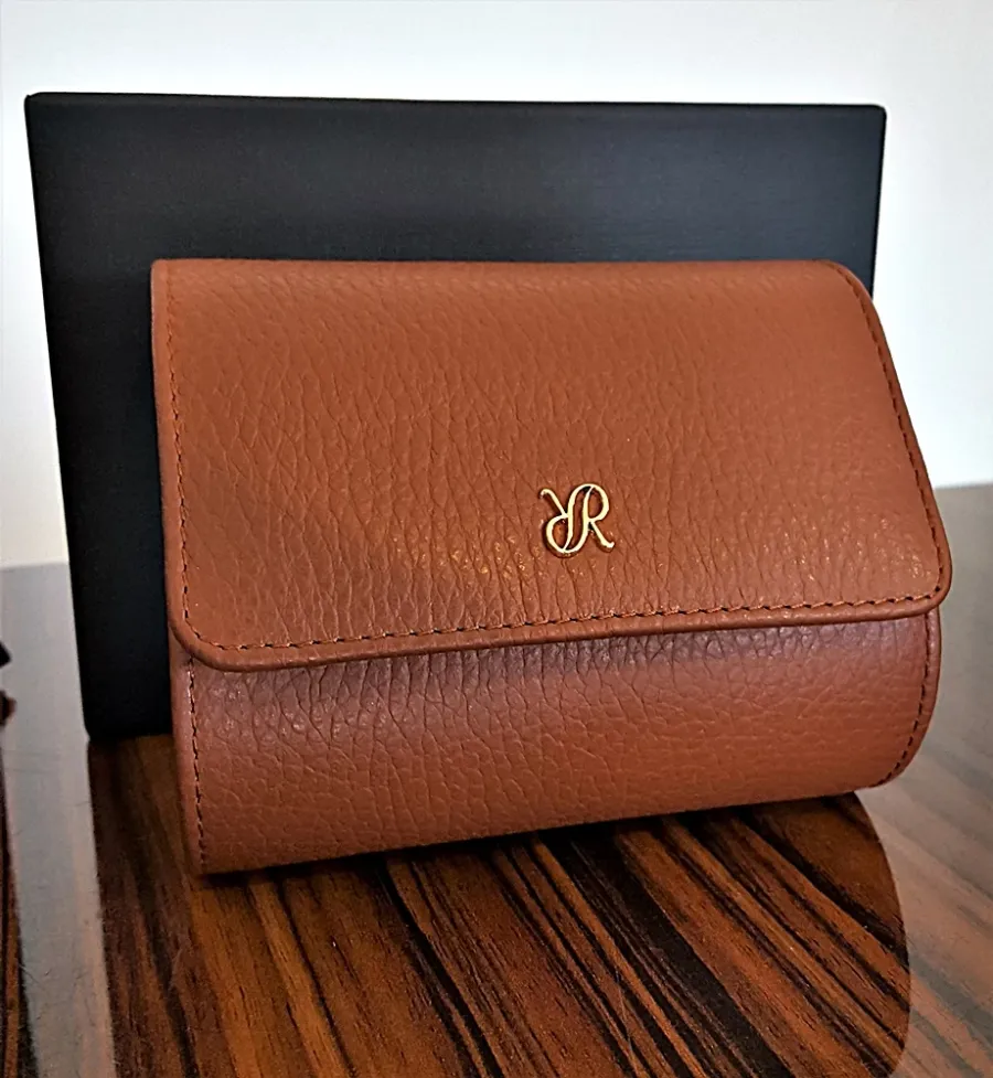 picture 9 Elegant watch case available in various colours