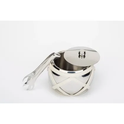 Zdjęcie Wyjątkowe izolowane wiaderko na lód w białym skórzanym pokryciu - do kuchni