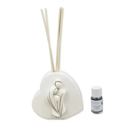 Picture Heart-shaped diffuser with steam and black orchid perfume 15 ml