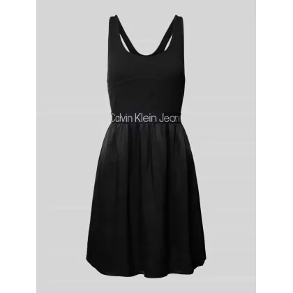 Zdjęcie Sukienka mini z tyłem o kroju bokserki