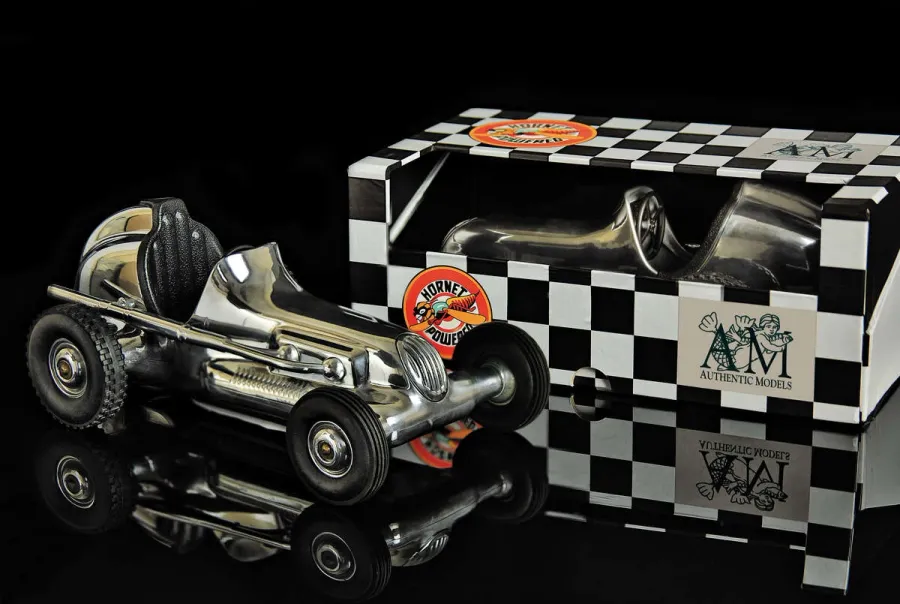 obrazek 2 Świetna replika samochodu Hornet - Authentic Models