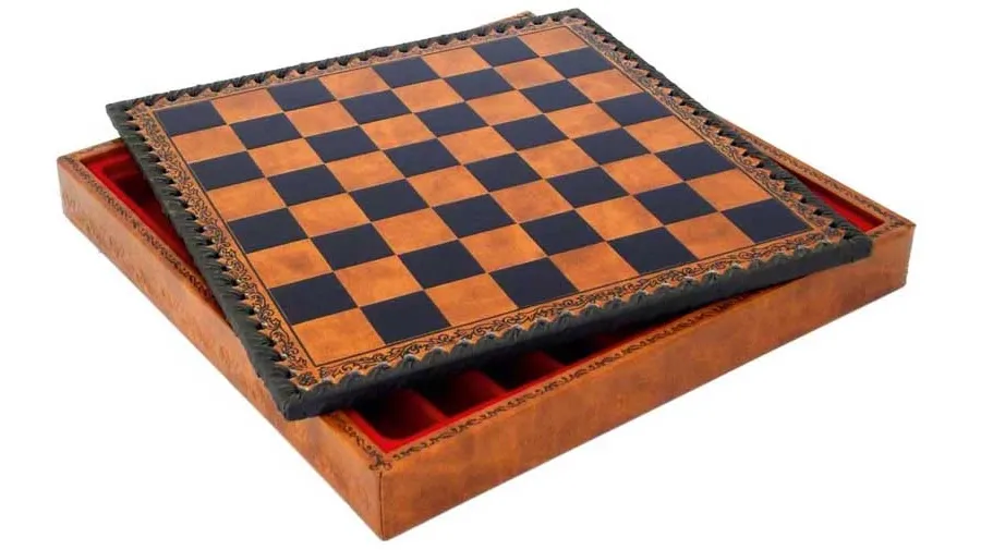 picture 2 Ornamental chess set – board covered with eco leather 70M+209L