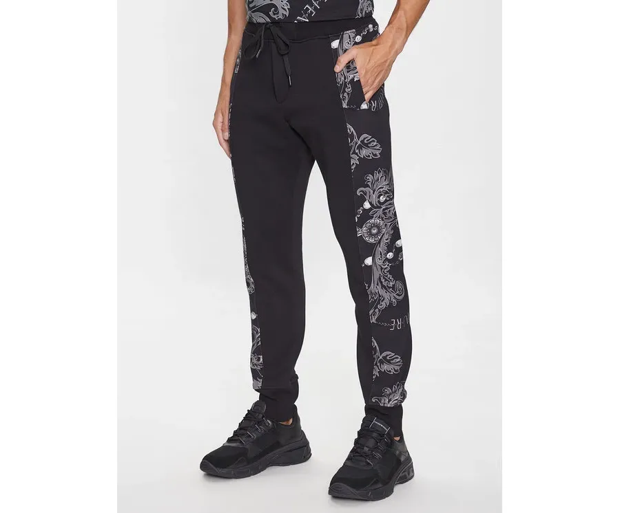 obrazek 1 Versace Jeans Couture Spodnie dresowe 75GAA3C0 Czarny Regular Fit