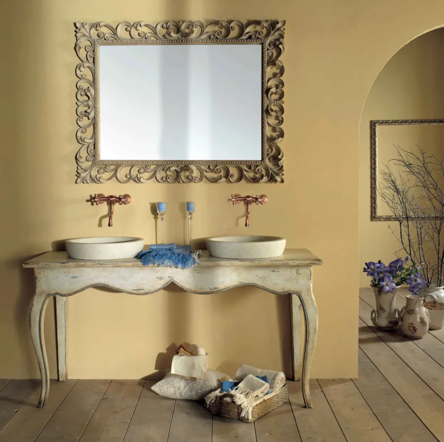 picture 1 Provance style items of furniture for a bathroom - Interiors Italia