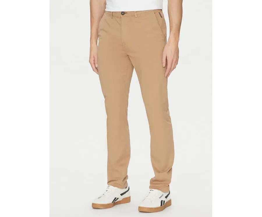 obrazek 1 Napapijri Chinosy M-Puyo NP0A4H98 Brązowy Slim Fit