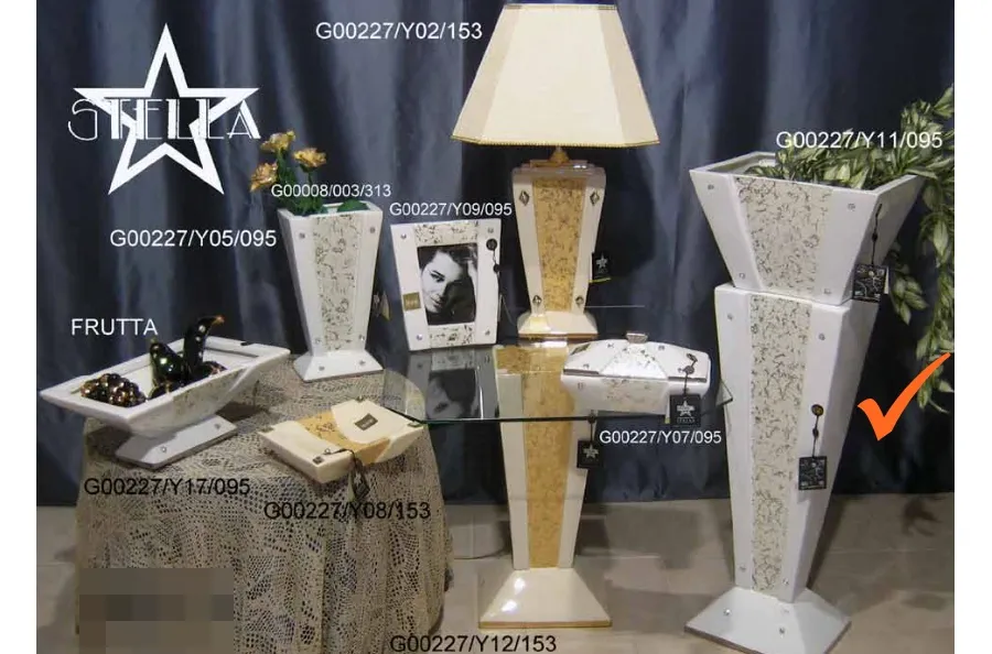 obrazek 1 Dekoracyjna biała kolumna wykonana z ceramiki