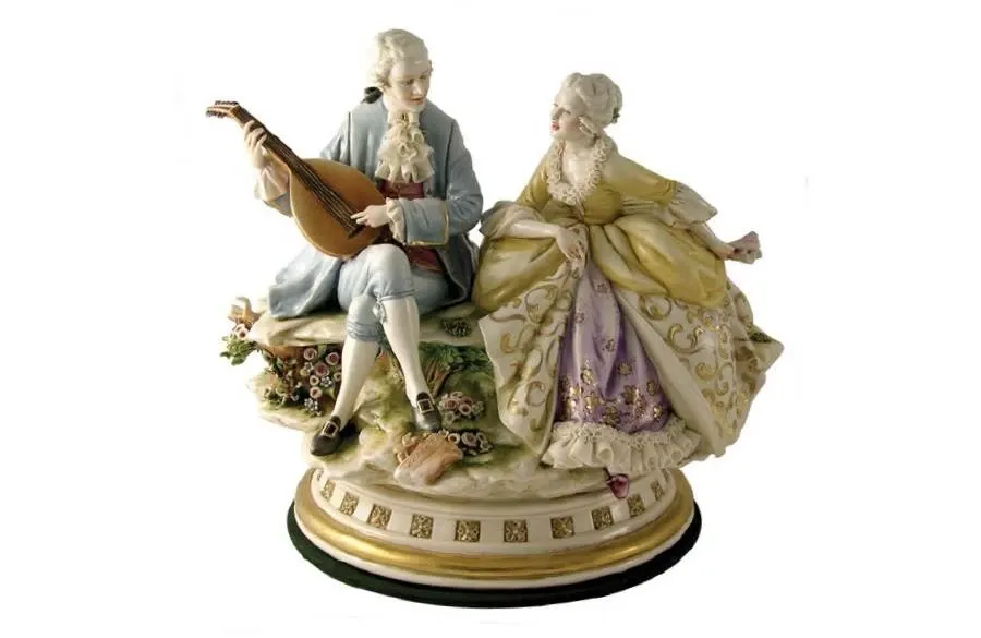 obrazek 1 Porcelanowa figurka mężczyzny grającego na lutni dla kobiety