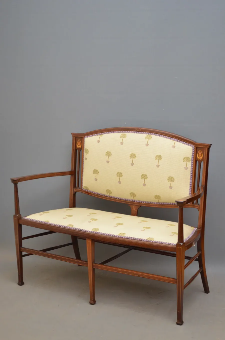 obrazek 1 Stylowa mahoniowa sofa w stylu secesyjnym z łukowatym oparciem - antyk