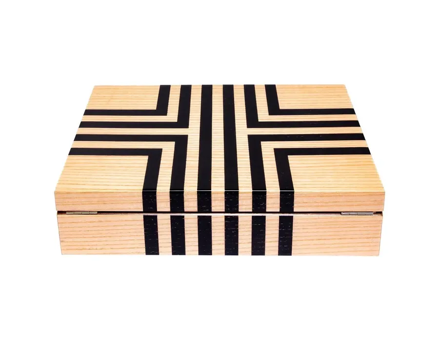 picture 6 Wooden watch box from an English brand