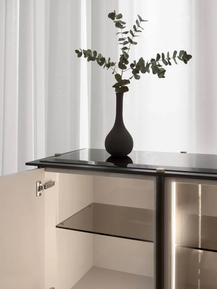 obrazek 10 Wyjątkowa szafka do salonu w stylu modernistycznym - prosto z Włoch