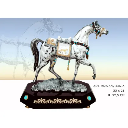 Zdjęcie Elegancka włoska figura królewskiego konia