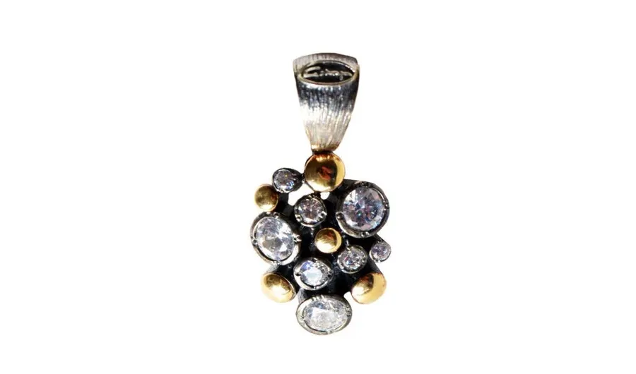 picture 1 Subtle pendant made of the combination of gold and zirconia