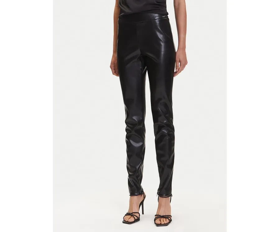 obrazek 1 Guess Spodnie z imitacji skóry W4BB18 WGIK0 Brązowy Slim Fit