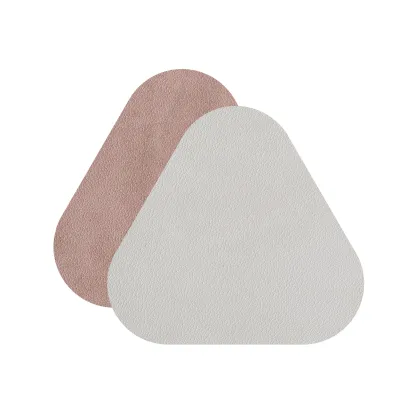 Zdjęcie Skórzana podkładka na stół pod szklankę w kształcie trójkąta w kolorze perłowym i pudrowego różu