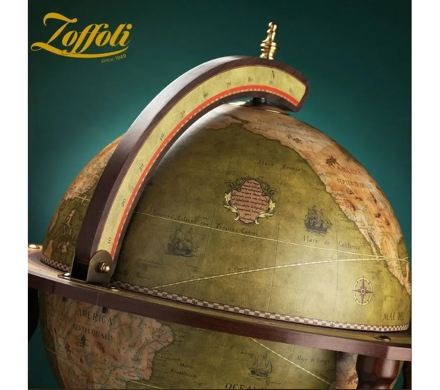 obrazek 2 Wyrafinowany globobarek Explora - Olive Green - odpowiedni do klasycznych i nowoczesnych pomieszczeń
