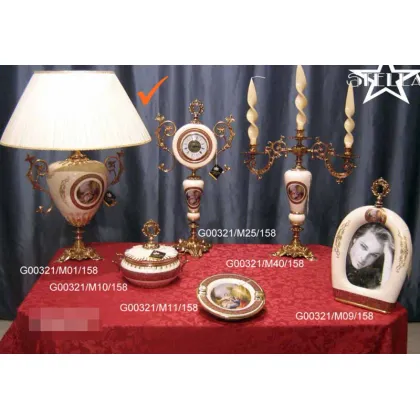 Zdjęcie Szykowna ceramiczna lampa ze złoconym mosiądzem