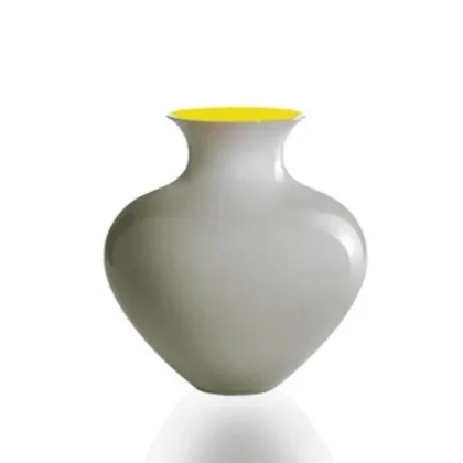Zdjęcie Elegancki wazon do salonu z włoskiego szkła Murano